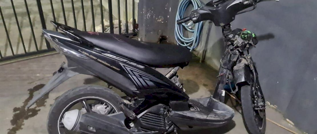 Pelaku dan barang bukti saat diamankan aparat dari Tim  Resmob Satreskrim Polres Pinrang.