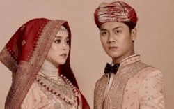 Anaknya Diisukan Bangkrut, Daniel Eddy Pamer BPKB Mobil Mewah Rizky Billar 