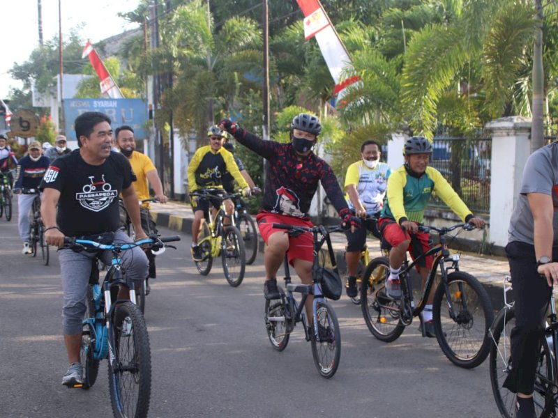 Danyon C Pelopor Ikuti " Gowes Minggu Pagi" Bersama Forkopimda Bone
