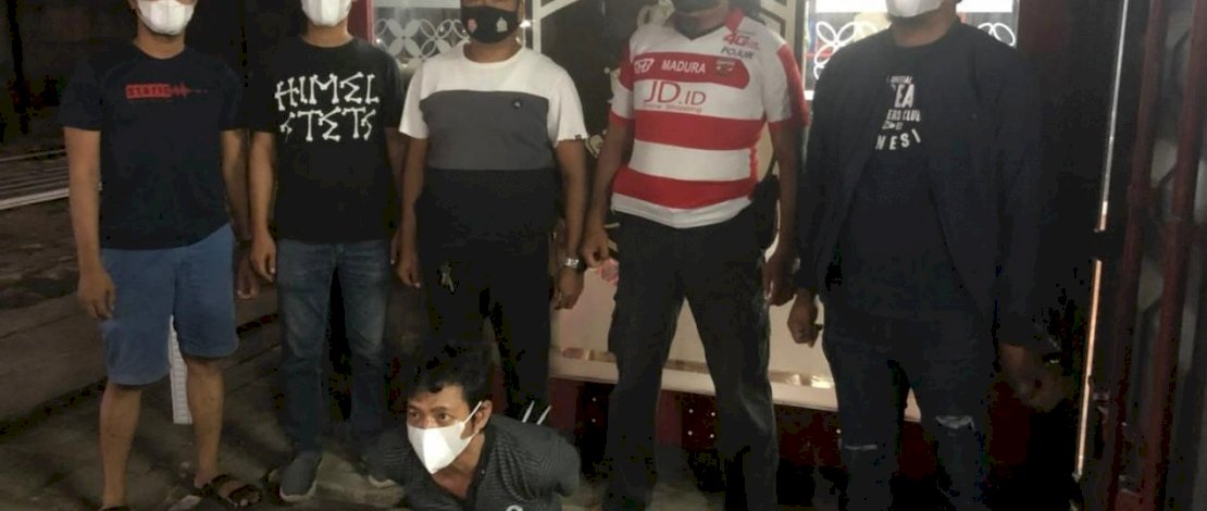 Tersangka Ian Ibrahmi alias Ian saat diamankan.