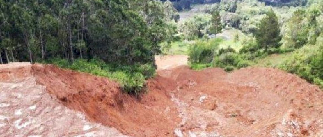 Bencana tanah longsor di Toraja Utara. (Sumber foto: Tribunnews) Bencana tanah longsor di Toraja Utara. (Sumber foto: Tribunnews)
