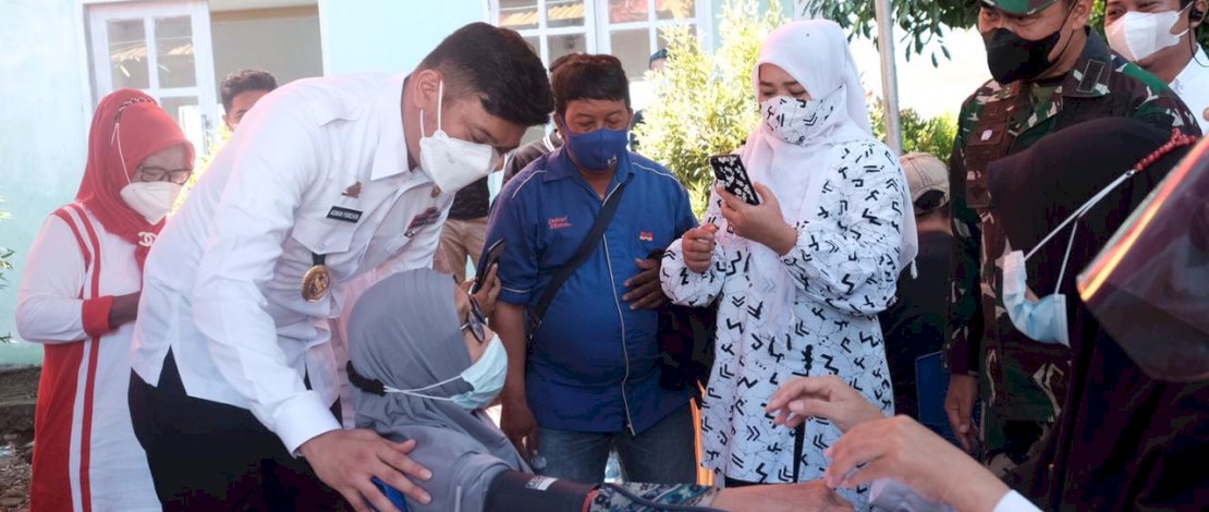 Tinjau Vaksinasi Massal, Bupati Adnan Target 1000 Warga di Vaksin Setiap Kecamatan