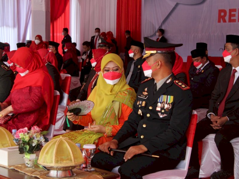 Bersama Forkopimda, Kapolres Maros Hadiri Upacara Peringatan HUT RI Ke-76 Di Lapangan Palantikkang