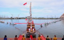 Bendera 1.000 Meter Di Bentangkan, Simbol Semangat Pemkot Makassar Atasi Covid-19