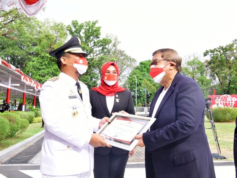 HUT Proklamasi Kemerdekaan RI, Andi Sudirman Sulaiman Beri Penghargaan untuk Tokoh Covid-19 Hingga Veteran