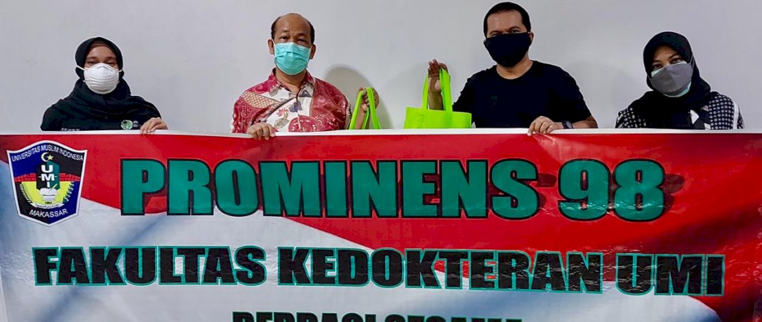 Ketua Prominens 98 FK UMI, memberikan bantuan untuk para Isoman. Ketua Prominens 98 FK UMI, memberikan bantuan untuk para Isoman.
