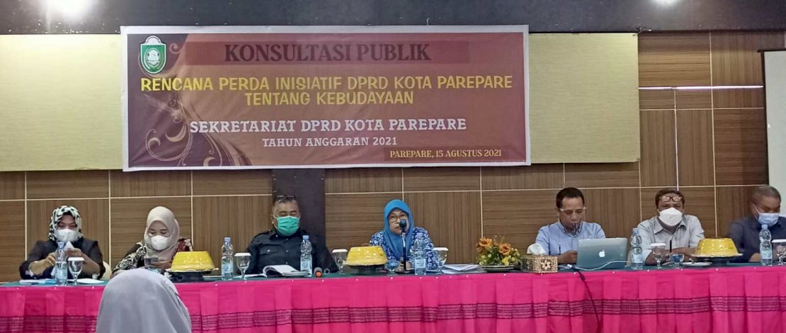 Ketua DPRD, Andi Nurhatina membuka Konsultasi publik yang digelar di aula pertemuan Hotel Bukit Kenari Parepare, Minggu, (15/8/2021) Ketua DPRD, Andi Nurhatina membuka Konsultasi publik yang digelar di aula pertemuan Hotel Bukit Kenari Parepare, Minggu, (15/8/2021)
