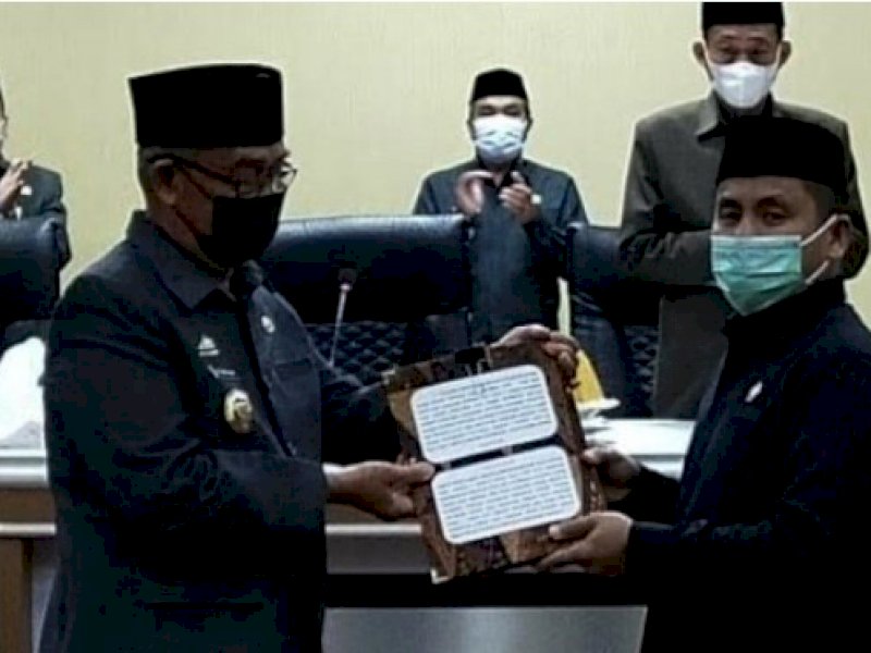 Pemkot-DPRD Parepare Tetapkan Ranperda Perubahan Ketiga Retribusi Jasa Usaha Menjadi Perda