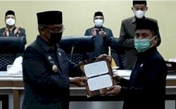 Pemkot-DPRD Parepare Tetapkan Ranperda Perubahan Ketiga Retribusi Jasa Usaha Menjadi Perda