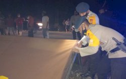 Satu Rumah Panggung di Bone Ludes Dilahap Api, Brimob Bone Bantu Tenda Darurat 