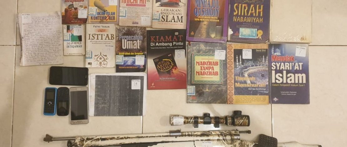 Barang bukti dari penangkapan terduga teroris di Lutim.