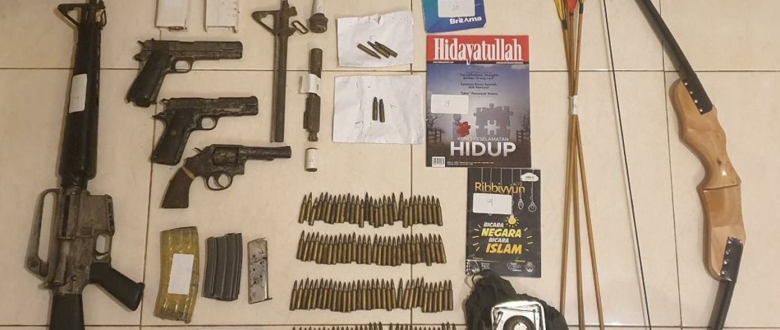 Barang bukti dari penangkapan terduga teroris di Lutim.