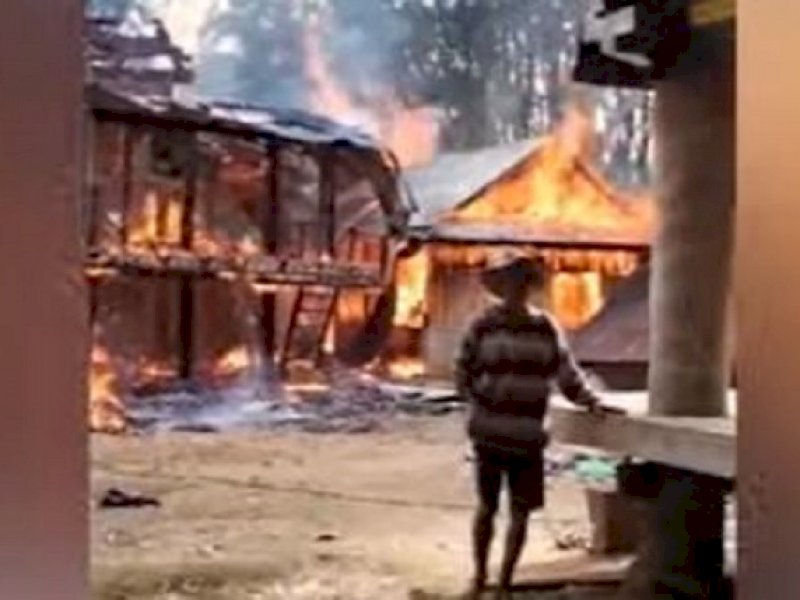 Api Padam Sendiri Usai Ludeskan Dua Rumah dan Satu Tongkonan di Toraja Utara