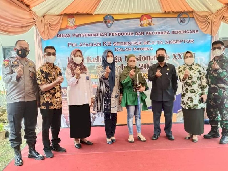 Peringati Harganas ke-28, Fatmawati Rusdi Canangkan Sejuta Akseptor