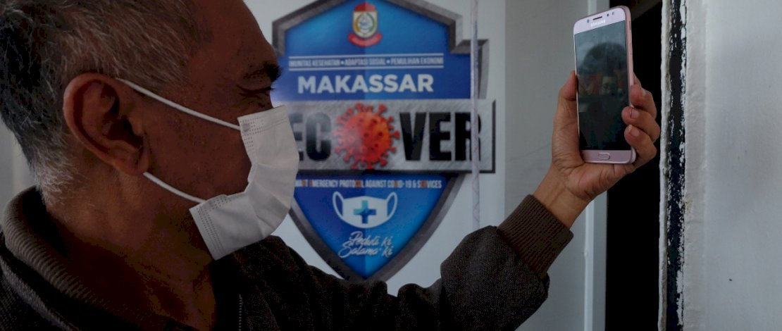 Pasien Covid-19 menjalani Isolasi di KM Umsini yang di jadikan pusat Isolasi Paien Covid 19, di Makassar, Senin 16, Agustus 2020. KM Umsini merupakan Kapal Pelni pertama yang di jadikan pusat isolasi Covid-19 di Indonesia dengan Kapasitas hingga 800 Pasien Covid-19. FOTOGRAFER/ ZUL KIFLI