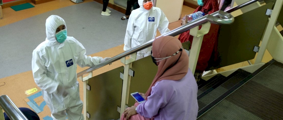 Pasien Covid-19 menjalani Isolasi di KM Umsini yang di jadikan pusat Isolasi Paien Covid 19, di Makassar, Senin 16, Agustus 2020. KM Umsini merupakan Kapal Pelni pertama yang di jadikan pusat isolasi Covid-19 di Indonesia dengan Kapasitas hingga 800 Pasien Covid-19. FOTOGRAFER/ ZUL KIFLI