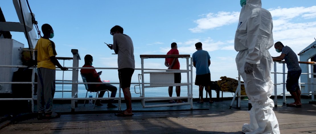 Pasien Covid-19 menjalani Isolasi di KM Umsini yang di jadikan pusat Isolasi Paien Covid 19, di Makassar, Senin 16, Agustus 2020. KM Umsini merupakan Kapal Pelni pertama yang di jadikan pusat isolasi Covid-19 di Indonesia dengan Kapasitas hingga 800 Pasien Covid-19. FOTOGRAFER/ ZUL KIFLI