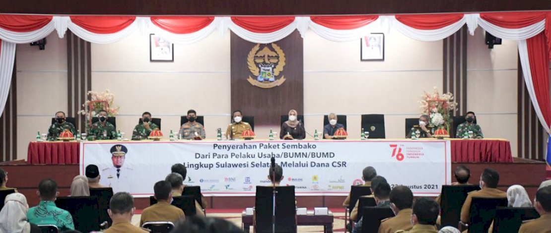 Pemprov Sulsel bersama pelaku usaha, BUMN dan BUMD menyerahkan 10.500 bantuan sembako untuk masyarakat Sulsel.