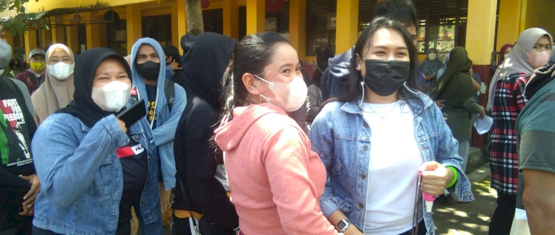 Warga Pinrang kecewa setelah batal mendapatkan vaksin Moderna.