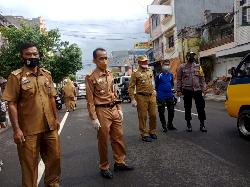 Putus Mata Rantai Covid 19, Camat Ujung Bagikan Masker ke Pengguna Jalan 
