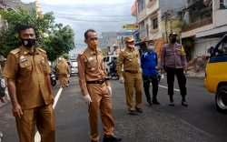 Putus Mata Rantai Covid 19, Camat Ujung Bagikan Masker ke Pengguna Jalan 