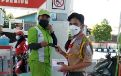Bantu Sosialisasikan Protokol Kesehatan, Pramuka Kwarcab Luwu Utara Bagi-bagi Masker