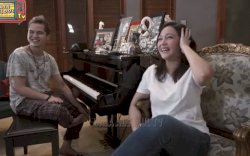 Dul Jaelani Dihadiahi Sekantong Uang Cash Oleh Maia Estianty dan Irwan Mussry 