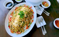 Yuk, Nikmati Mie Jumbo Ala Aston Makassar ! Cuma Rp 55 Ribu Bisa Dinikmati Sekeluarga 