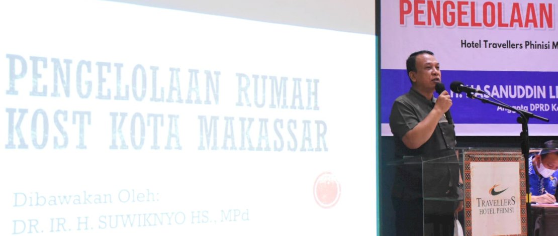 Anggota DPRD Kota Makassar, Hasanuddin Leo saat menggelar sosialisasi Peraturan Daerah (Perda) nomor 10 tahun 2011 tentang Pengelolaan Rumah Kos di Hotel Travelers, Kamis (26/8).