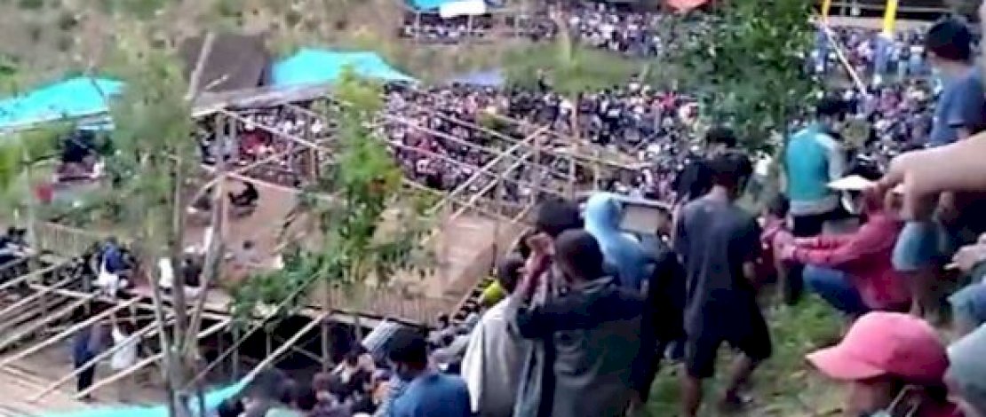 Tangkapan layar video sabung ayam di Tana Toraja. Tangkapan layar video sabung ayam di Tana Toraja.