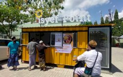 Sudah Pekan Keempat, ISYEF Sulsel Konsisten Jual Nasi Kotak Murah untuk Bantu Masjid dan UMKM