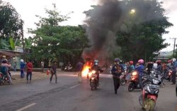 Sepeda Motor Terbakar Usai Tabrakan di Gowa, Pengendara Hangus Terbakar