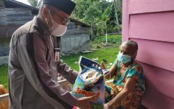 Gerakan Sedekah Jumat, Sekda Lutim Ketuk Pintu 24 Warga Kurang Mampu