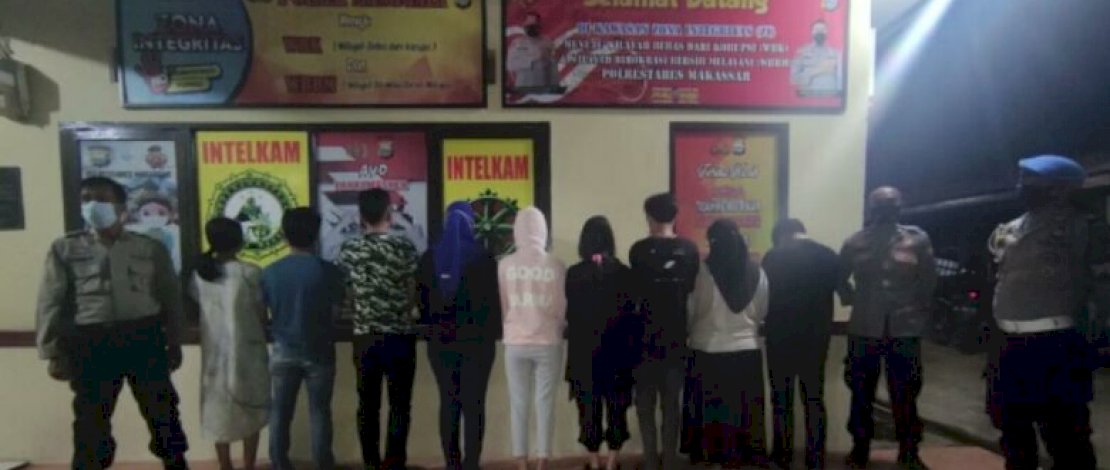 Pasangan mesum yang diamankan di Mapolsek Manggala, Makassar.