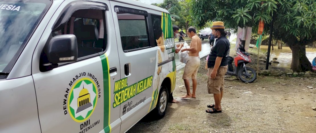DMI Luwu bersama relawan bergerak melakukan bakti sosial dengan membagikan paket sembako kepada warga terdampak banjir di wilayah Larompong Selatan.
DMI Luwu bersama relawan bergerak melakukan bakti sosial dengan membagikan paket sembako kepada warga terdampak banjir di wilayah Larompong Selatan.