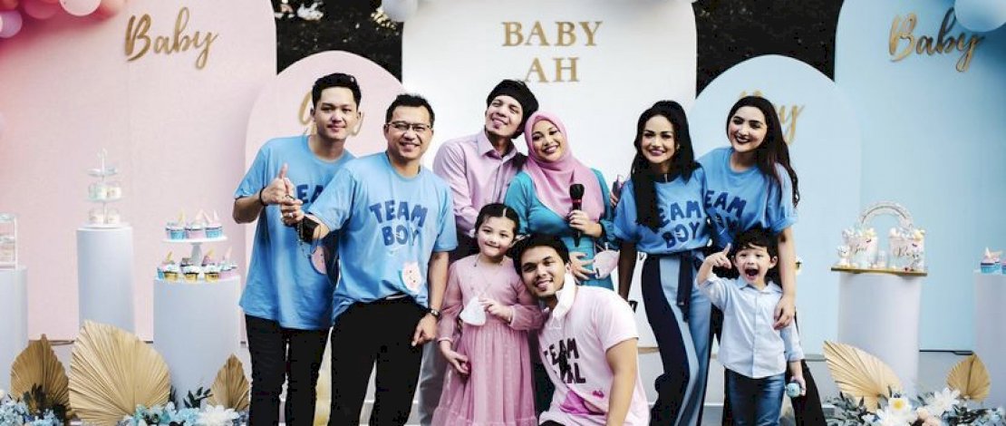 Suasana bahagia Aurel dan Hermansyah yang telah mengumumkan jenis kelamin anaknya, Sabtu (28/8/2021).