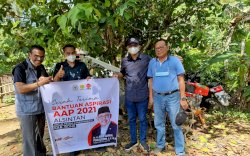 Kunjungi Dapil, Andi Akmal Pasluddin Salurkan Hand Traktor