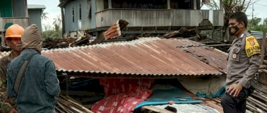Sesaat Ditinggal, Rumah Warga di Jeneponto Roboh Diterjang Angin Kencang