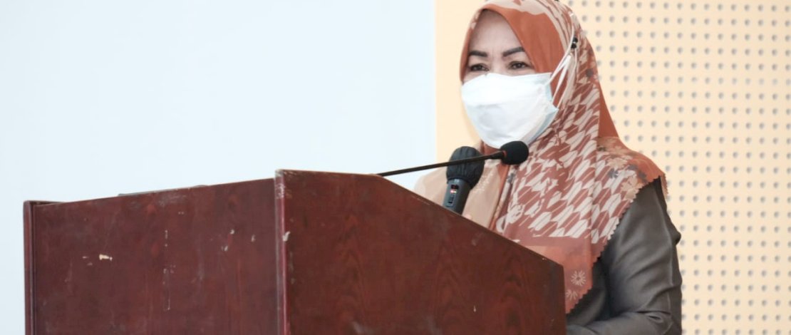 Pj Sekda Gowa, Hj Kamsina saat membuka vaksinasi yang digelar HMPI Sulsel.