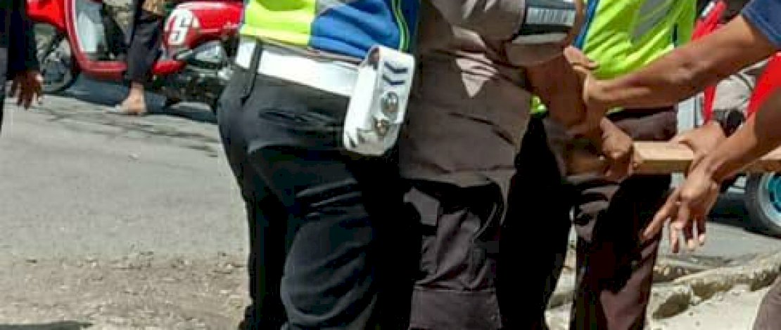Oknum polisi di Bulukumba mengamuk, memukul rekannya pakai balok.