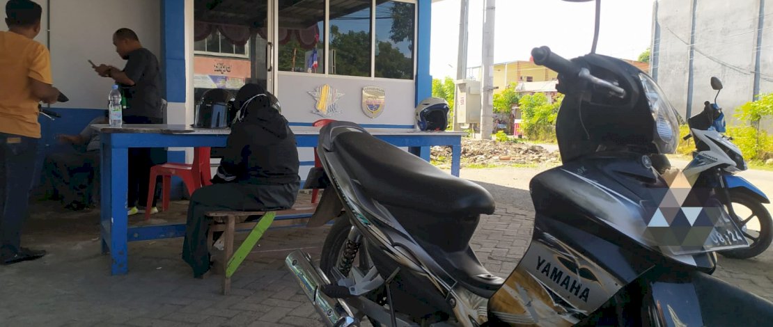 Oknum polisi di Bulukumba mengamuk, memukul rekannya pakai balok.