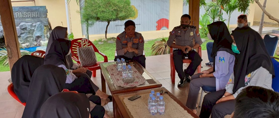 Kapolres Luwu, AKBP Fajar Dani Susanto saat menerima kunjungan Duta Anak Luwu di Mapolres, Senin
(30/8/2021)