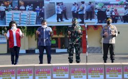 Kapolda Sulsel Terima Bantuan Sembako Senilai Rp2,5 M untuk Didistribusikan ke Masyarakat Sulsel