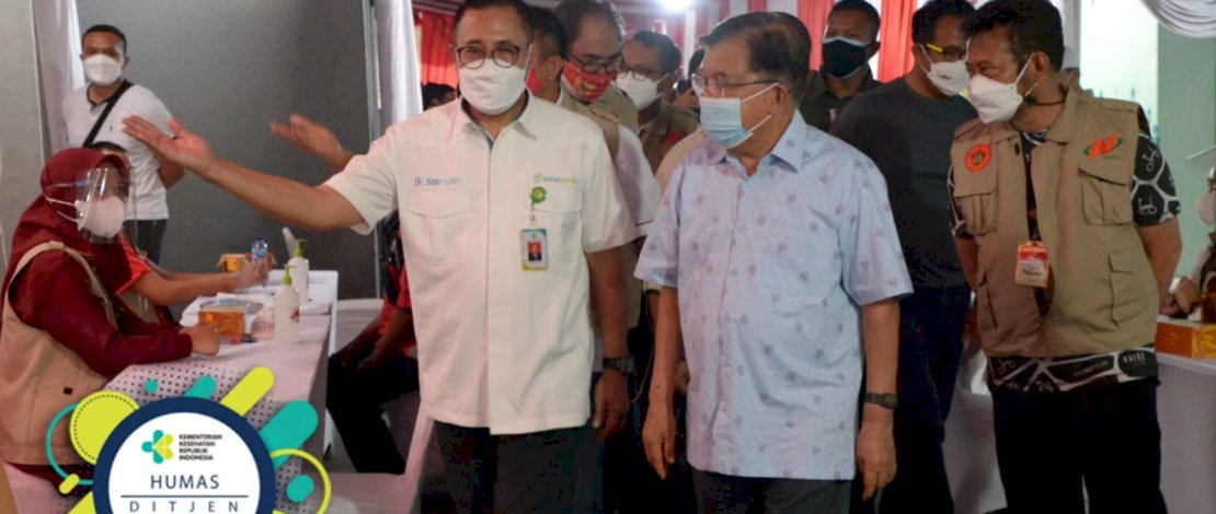 Dirjen Pelayanan Kesehatan Kemenkes, Prof. dr. Abdul Kadir,Ph.D, Sp.THT-KL(K), MARS berbincang bersama Ketua PMI Pusat, HM Jusuf Kalla juga Menteri Pertanian, H Syahrul Yasin Limpo.