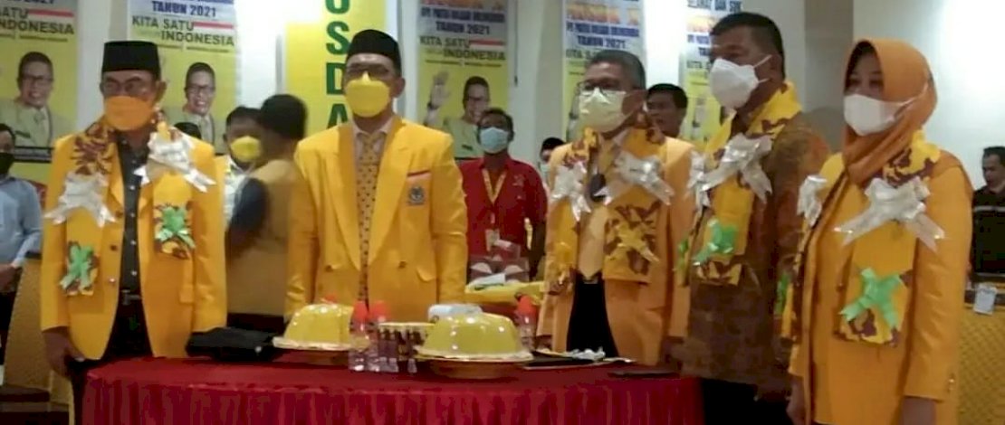 Andi Kartini Ottong (kanan) saat menghadiri Musda Golkar di Bira, Bulukumba. Andi Kartini Ottong (kanan) saat menghadiri Musda Golkar di Bira, Bulukumba.