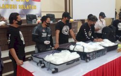 Tiga Koper Sabu-sabu dan Ekstasi Dipajang di Depan Kapolda Sulsel, "Ini dari Surabaya"
