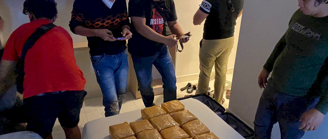 Penangkapan narkotika jenis sabu-sabu di kamar salah satu hotel di Makassar.