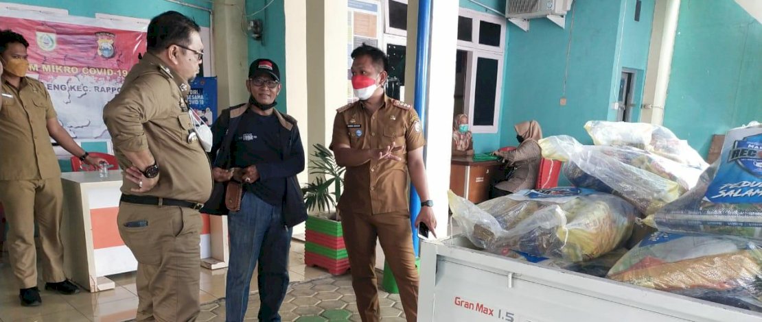 Paket bansos untuk warga terdampak pandemi Covid-19 saat tiba di Kelurahan Banta-bantaeng.