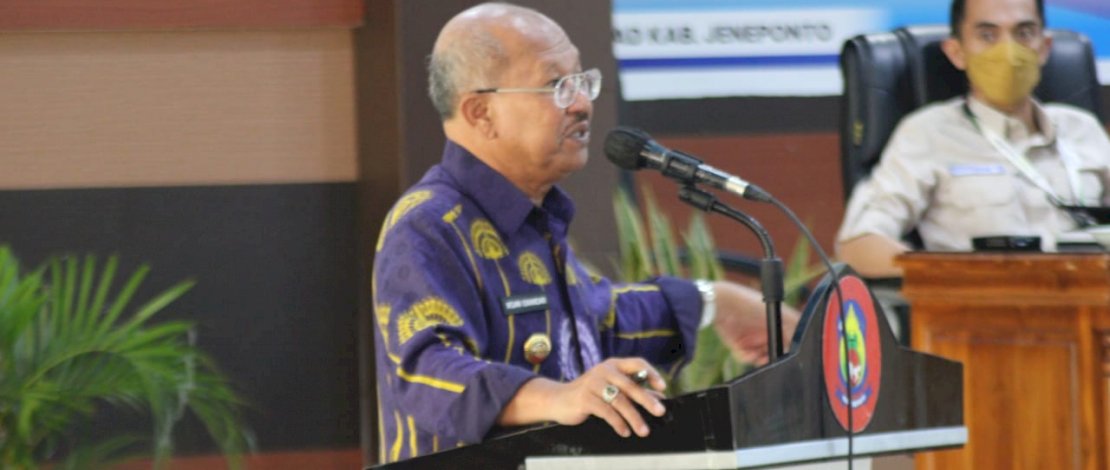 Bupati Jeneponto, Iksan Iskandar saat membuka rapat koordinasi percepatan penyaluran dan penyerapan Dana Desa (DD) serta alokasi dana desa (ADD) tahun anggaran 2021 di Ruang Pola Panrannuangta, Selasa, (31/8/2021).