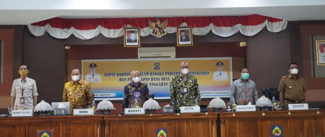 Bupati Jeneponto, Iksan Iskandar saat membuka rapat koordinasi percepatan penyaluran dan penyerapan Dana Desa (DD) serta alokasi dana desa (ADD) tahun anggaran 2021 di Ruang Pola Panrannuangta, Selasa, (31/8/2021).
